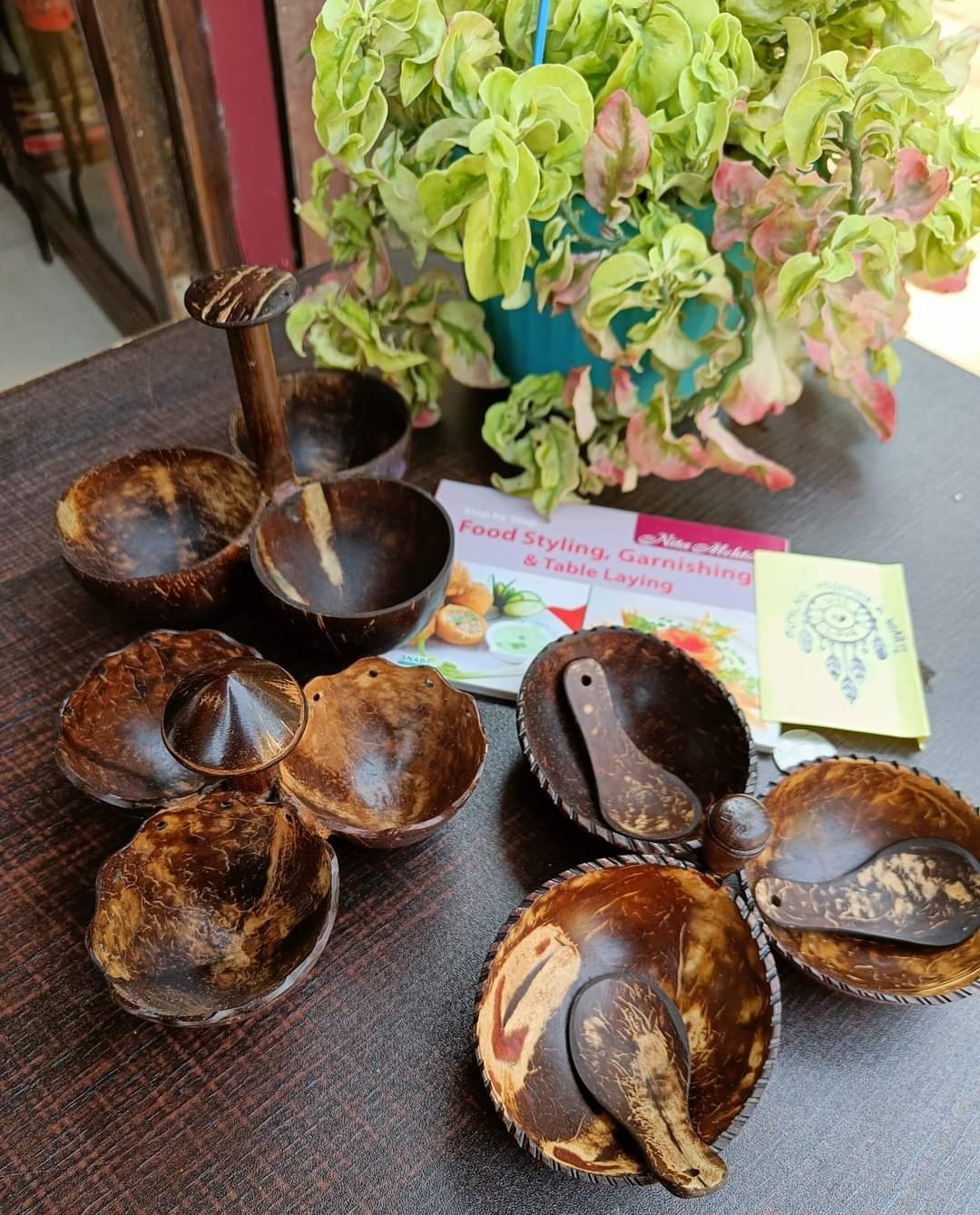 ITUMILANI: Coconut Shell Serving Tripot